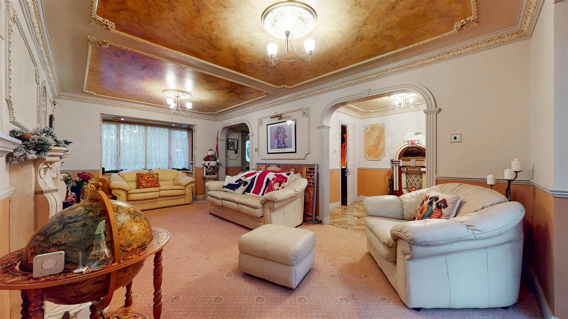 5 bed property in Willen Park Avenue., Milton Keynes